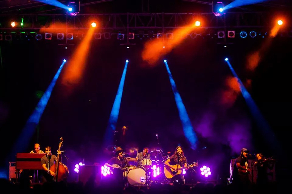 Avett Brothers and Legend 330, Winning Fans! | CHAUVET Professional