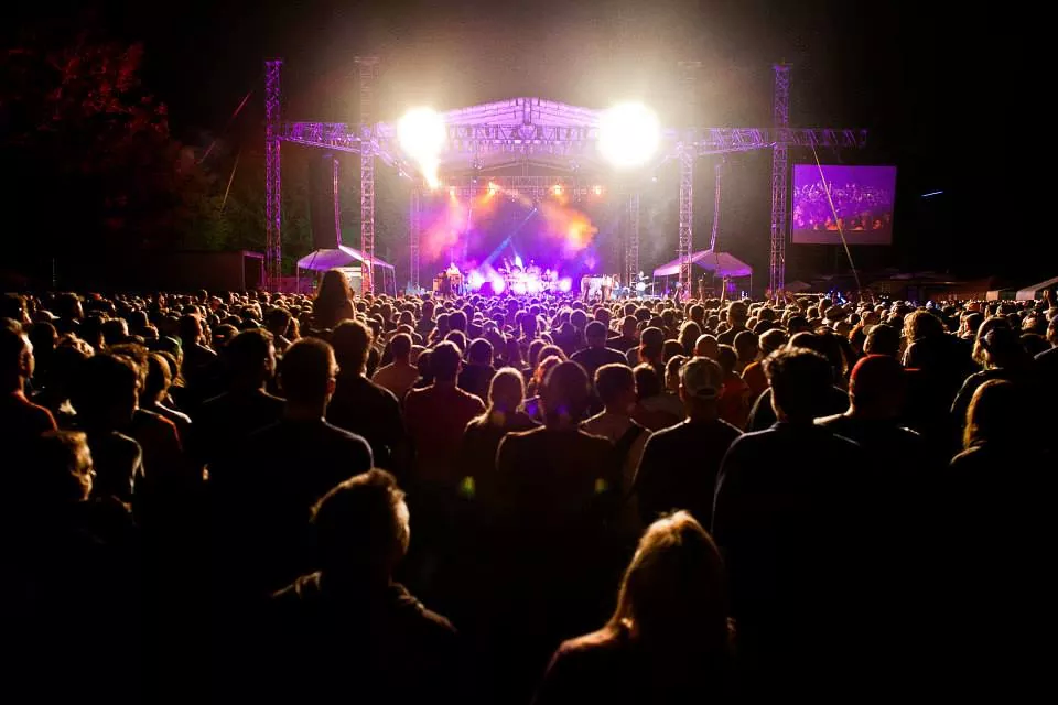 Chauvet Avett Bros. 3