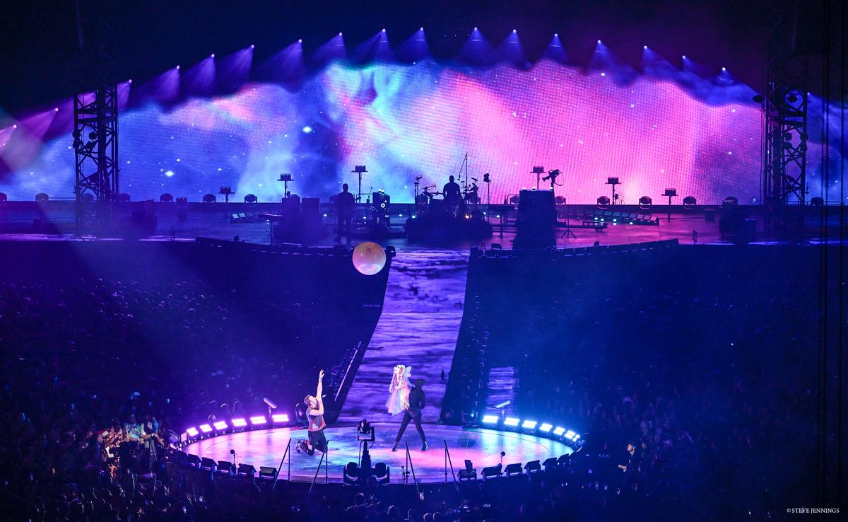 Coldplay Colors the IZOD Center – August 3, 2012